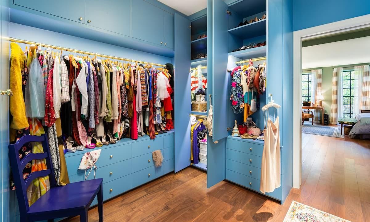 Sarah Jessica Parker is hosting Carrie Bradshaw's apartment and iconic closet on Airbnb