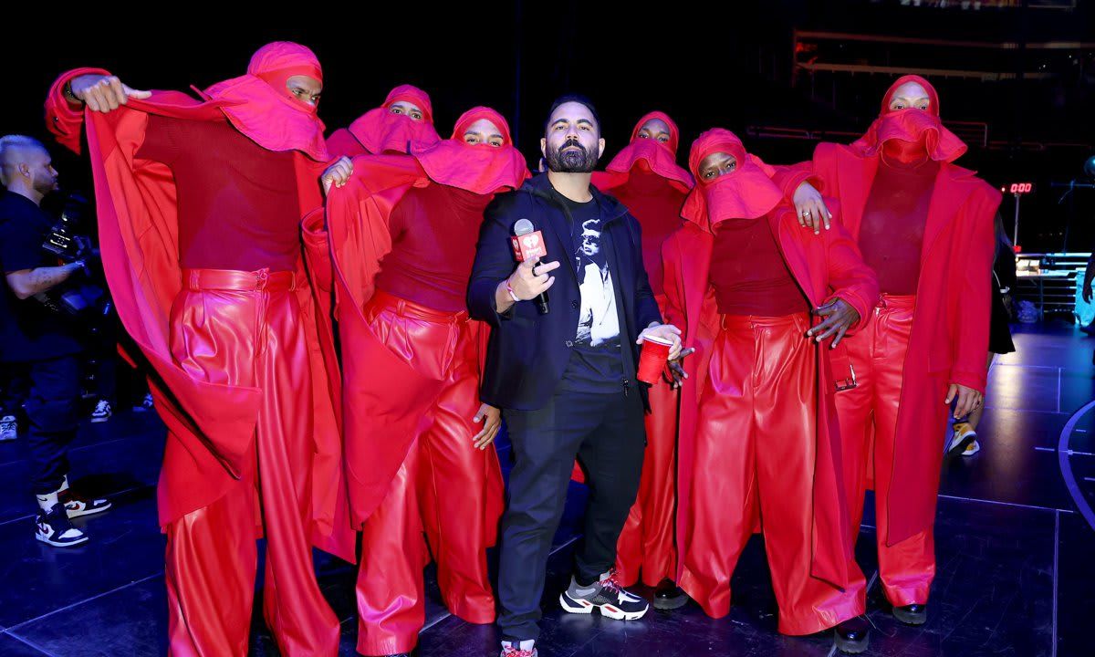 Enrique had a drink handy as he posed with the J Balvin "Latino Gang Dancers."