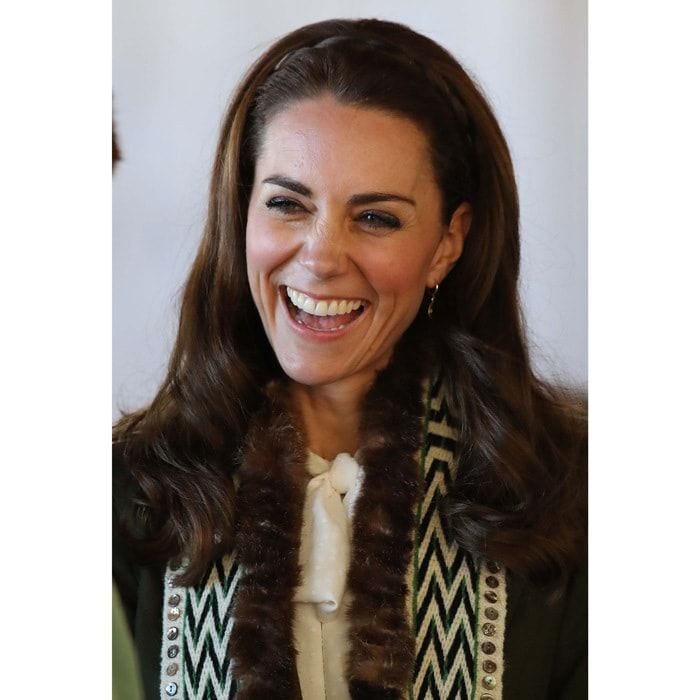 Kate Middleton kept her glossy, voluminous locks out of her face thanks to a brown headband during her visit to the island of Haida Gwaii on day six of her 2016 royal tour of Canada.
Photo: Andrew Milligan / PA Wire/Press Association Images