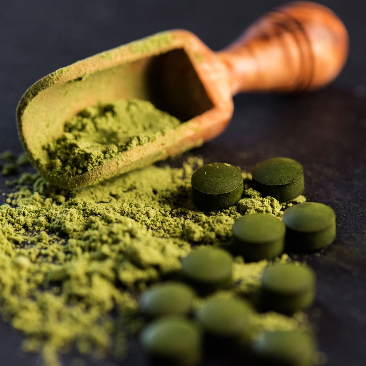 Organic spirulina powder and tablets 