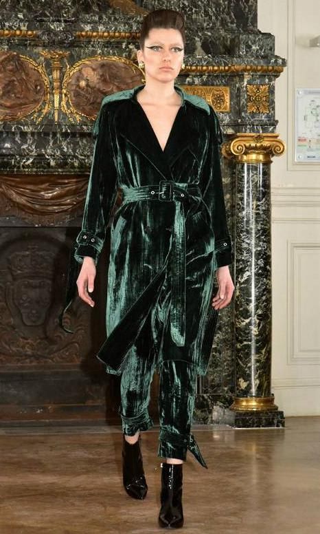 Liu Chao y su propuesta de velvet jumpsuit