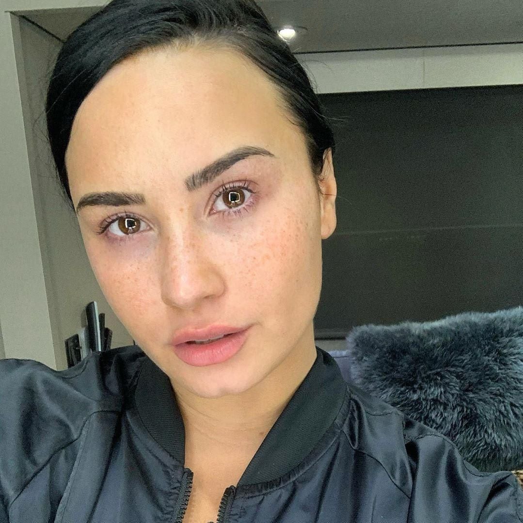 Demi Lovato makeup free selfie