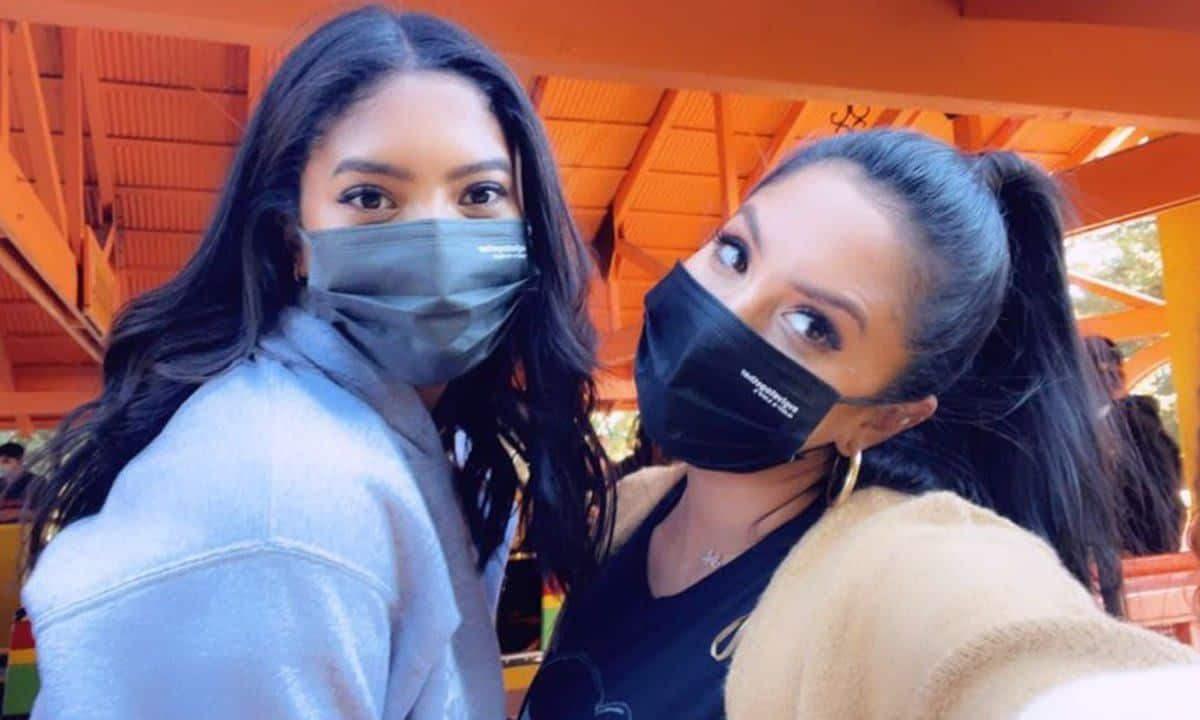 Vanessa Bryant shares adorable photos from Knots Berry Farm trip