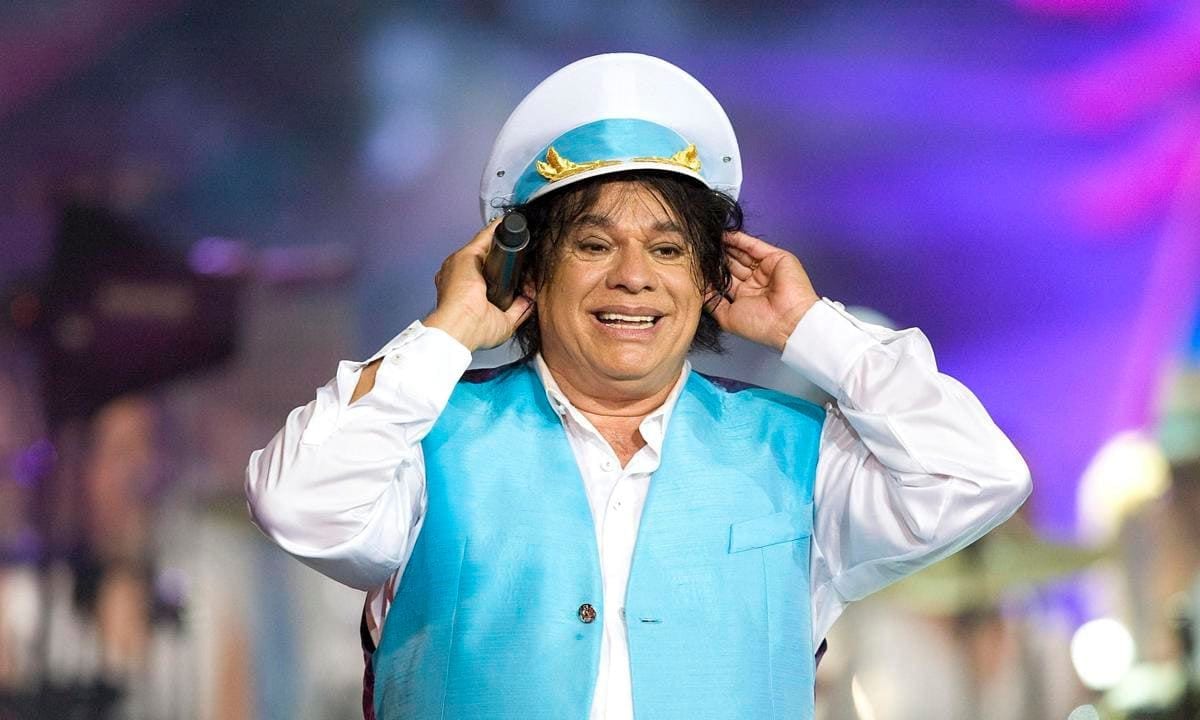 Juan Gabriel Performs in Acapulco