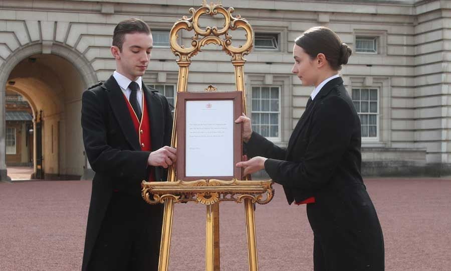 Royal baby sign outside of Buckingham Palace