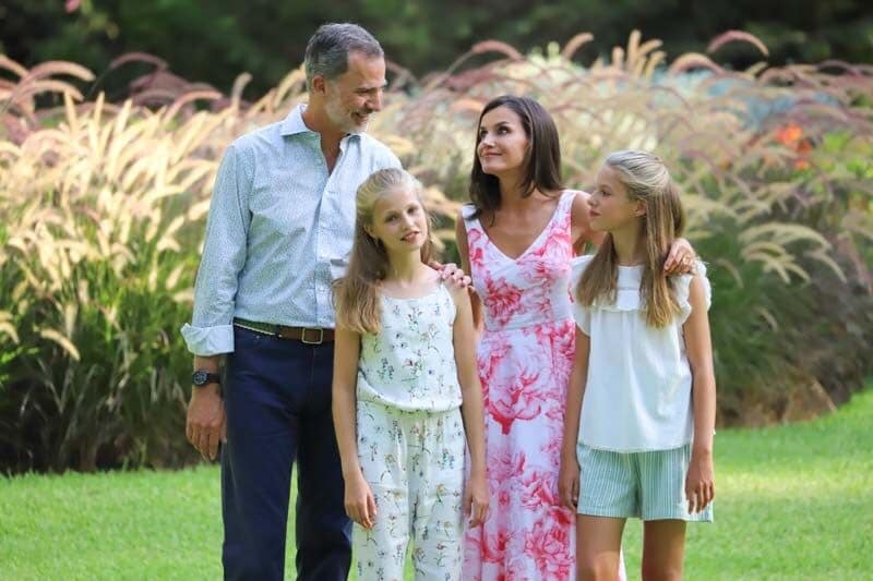 queen letizia love look summer mallorca