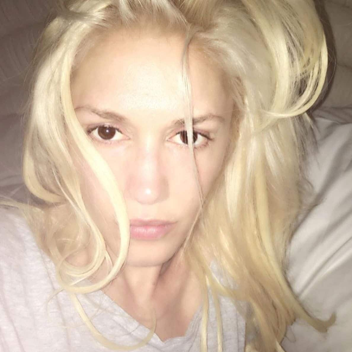 Glamor girl Gwen Stefani went makeup free for this selfie shot complete with bed head!
<br>
Photo: Instagram/@gwenstefani