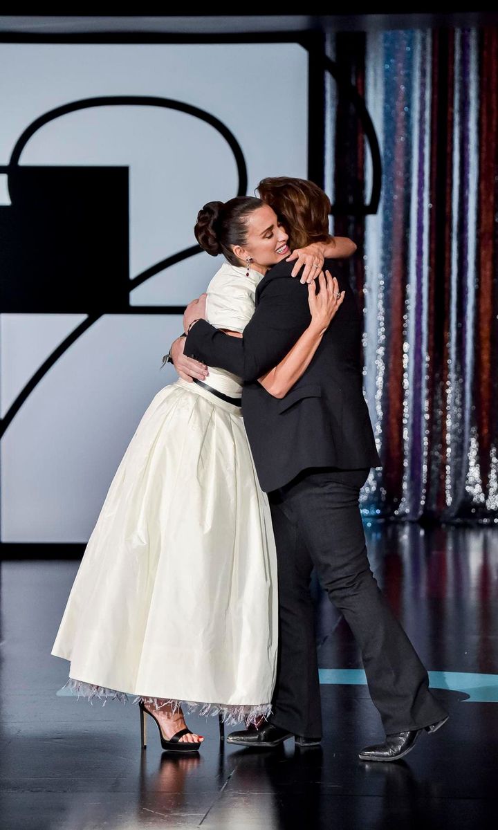 Penelope Cruz hugs Bono