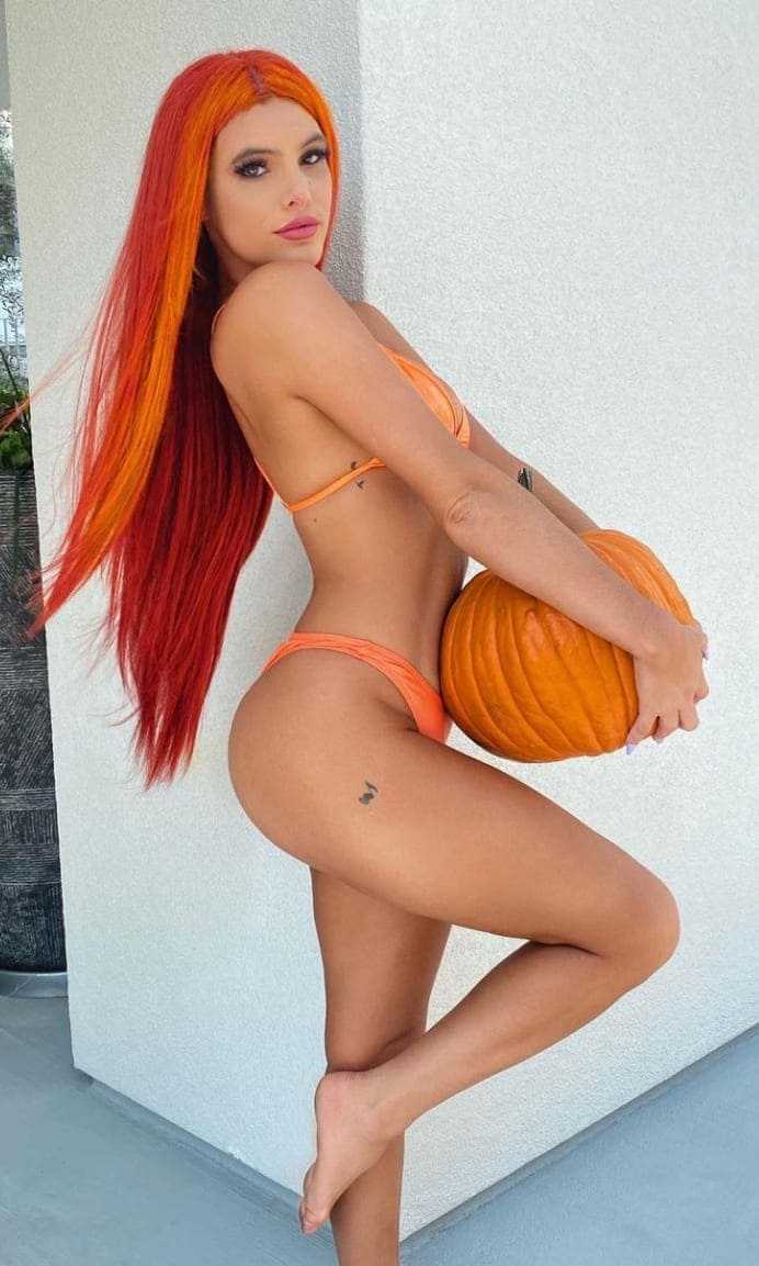 Lele shows off her slim and sexy curves for Halloween.