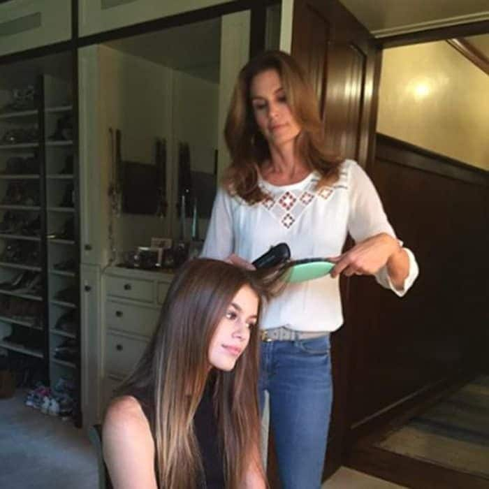 12. Her mom gives her a hand with her hairstyles.
<br>
Photo: Instagram/@cindycrawford