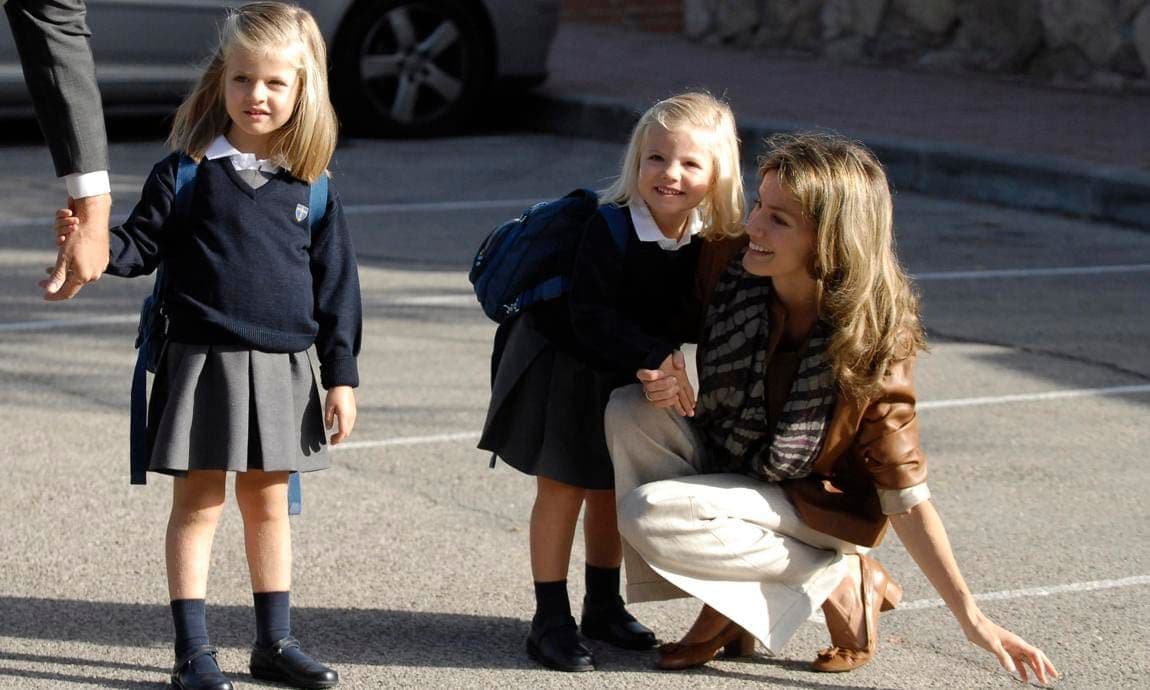 Sofia cuddled up close to her mom on the Spanish Princesses' first day of school in 2010.