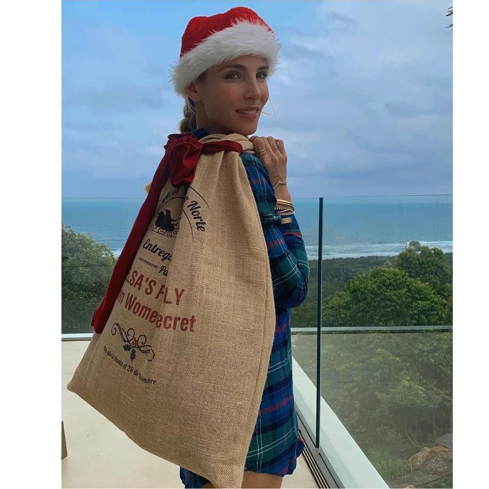 Elsa Pataky Santa's little helper photo