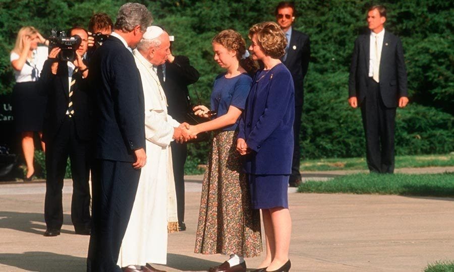 Pope John Paul II shook hands with a 13-year-old Chelsea during his visit to Colorado in 1993.
Photo: Getty Images