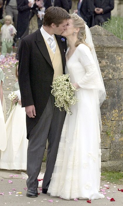 Before heading off to their reception held at Camilla's nearby home Ray Mill House and created by Prince Charles's chief organizer of hospitality Michael Fawcett Harry and Laura shared a kiss.
Photo: Getty Images