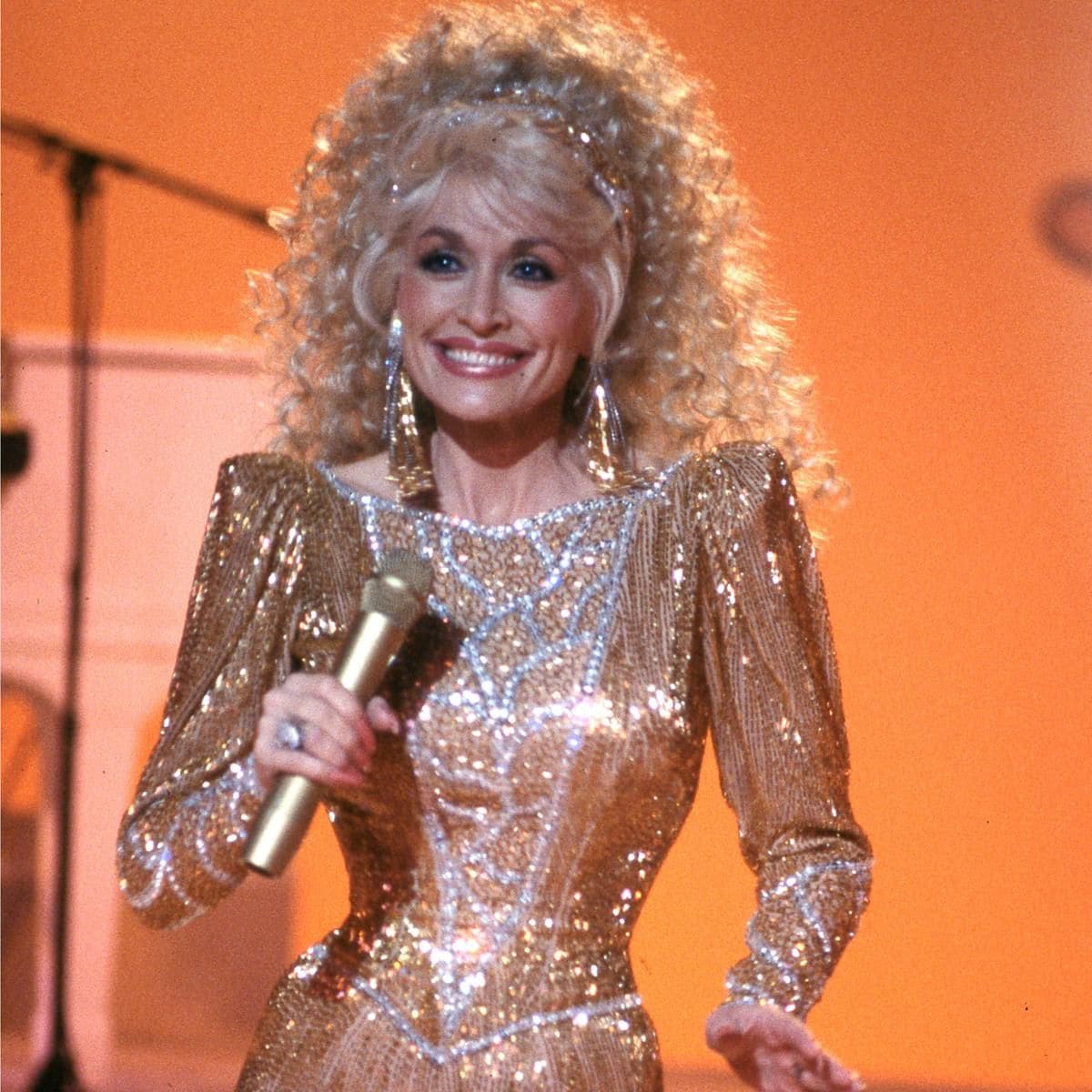 Dolly Parton performing 'Dolly' in 1987