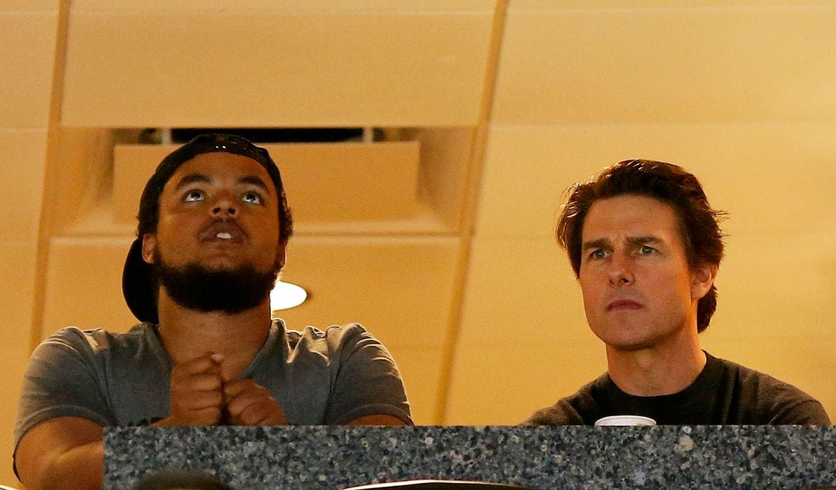 Actor Tom Cruise (R) and his son Connor Cruise watch the Maryland Terrapins play against the Connecticut Huskies during the NCAA Women's Final Four Semifinal at Amalie Arena on April 5, 2015 in Tampa, Florida.  (Photo by Mike Carlson/Getty Images)