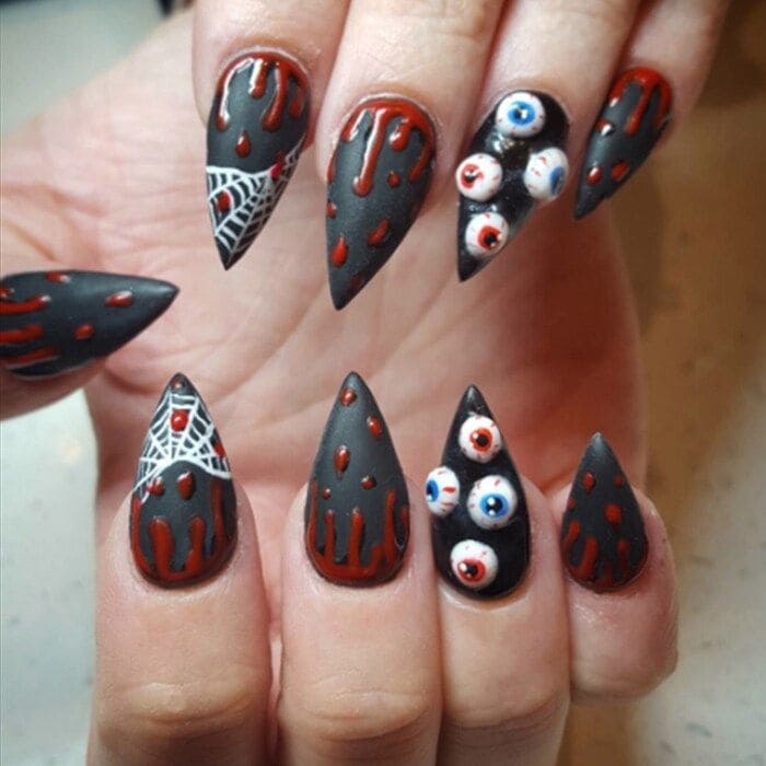 You'll get some eewwws and ahhhs if you copy this look by @nailsbyandri_ the perfect balance of glam and horror.
Photo: Instagram