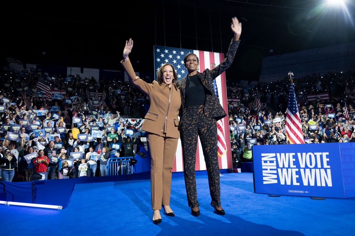 US Vice President and Democratic presidential candidate Kamala Harris and former US First Lady Michelle Obama 