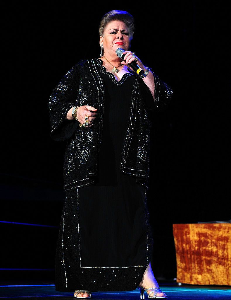 Fans mourn Paquita la del Barrio’s passing at 77.