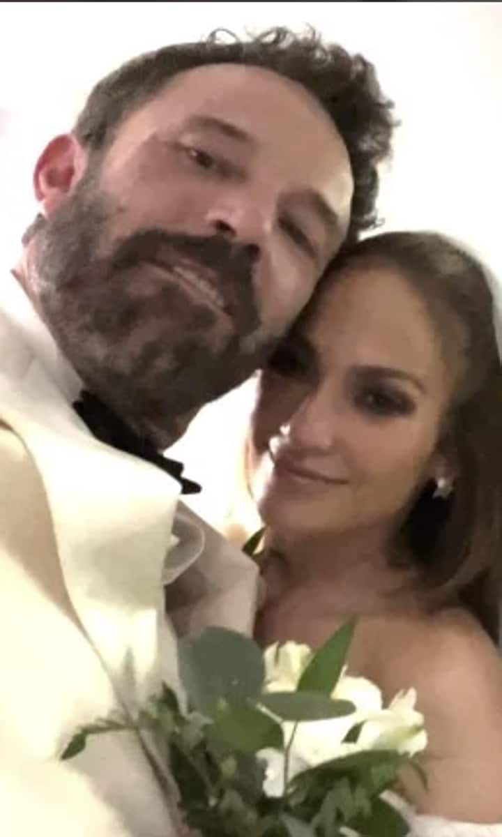 Jennifer Lopez and Ben Affleck get married in Las Vegas