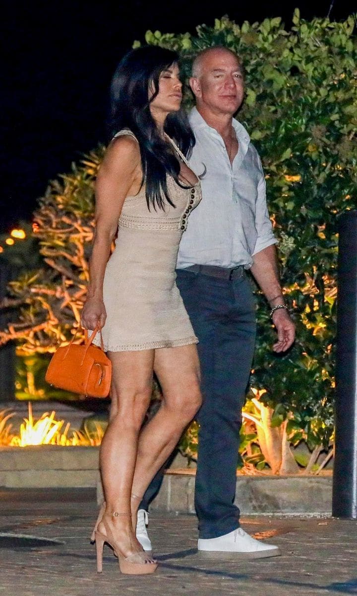 Lauren Sanchez heads to dinner with Jeff Bezos kids