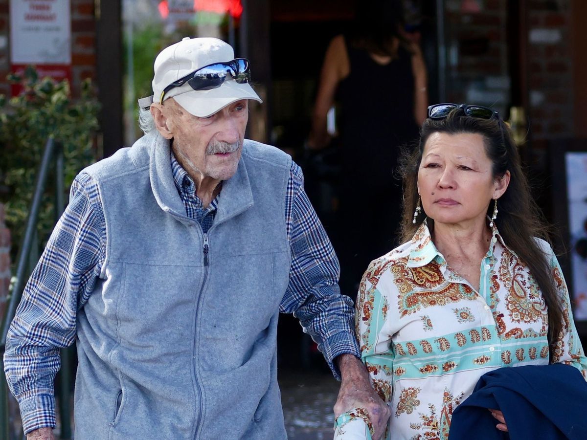 One of the latest images of Gene Hackman walking around Santa Fe.