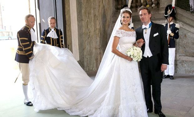 Valentino returned from retirement he stepped down as creative director of the label in 2008 to create her gown, made from pleated silk organza with appliqued chantilly lace.
Photo: Getty Images