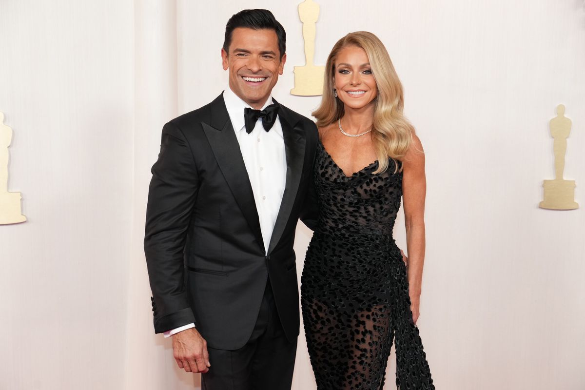 Mark Consuelos and Kelly Ripa at the Academy Awards