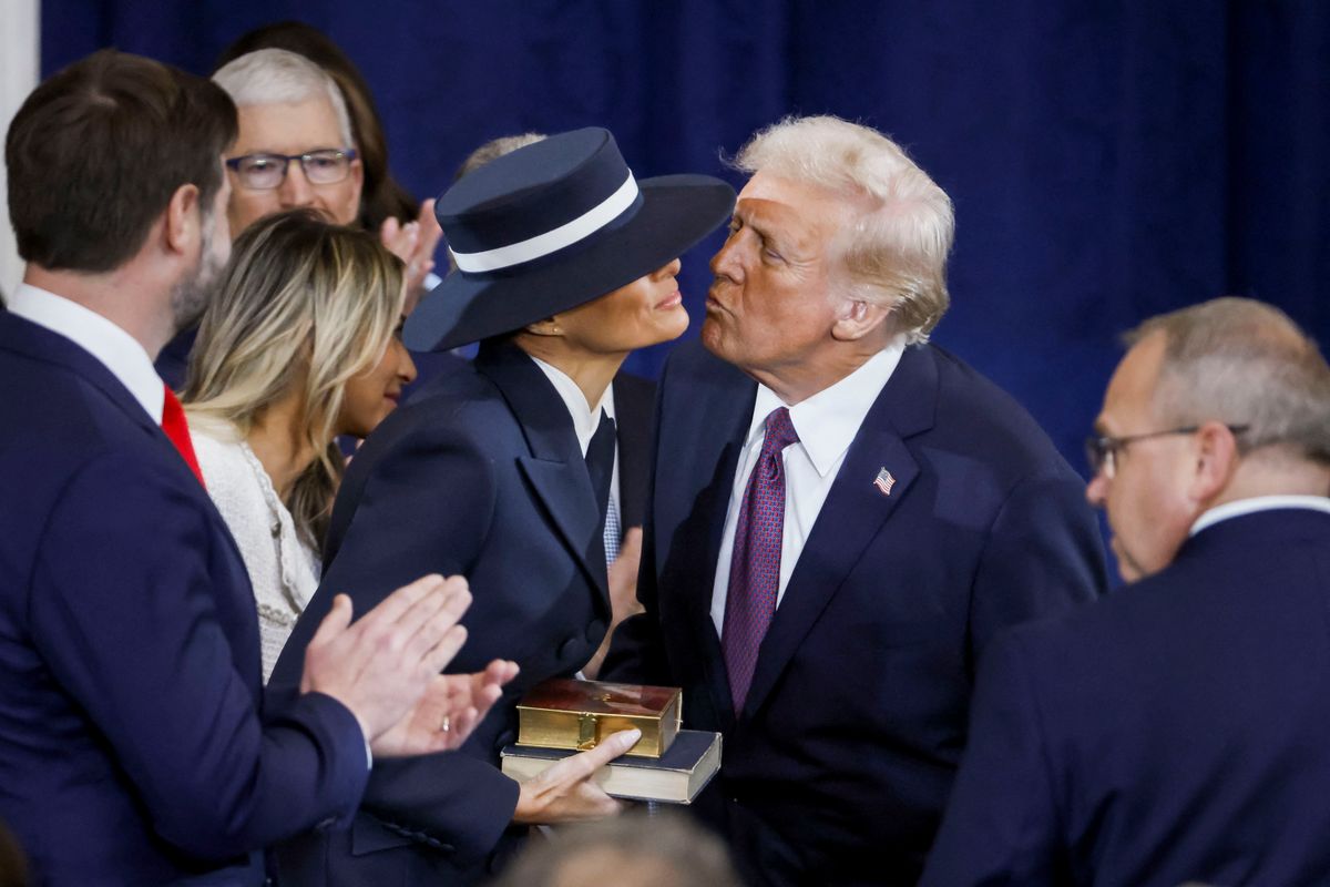 No kiss moment between US President  Donald Trump and his wife First Lady Melanie 