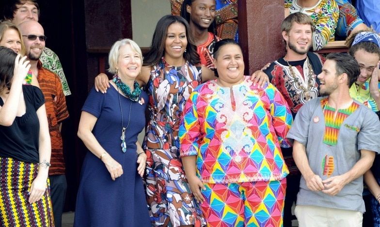 FLOTUS posed with members of the US Peace Corps during her trip to Liberia.
<br>
Photo: Getty Images