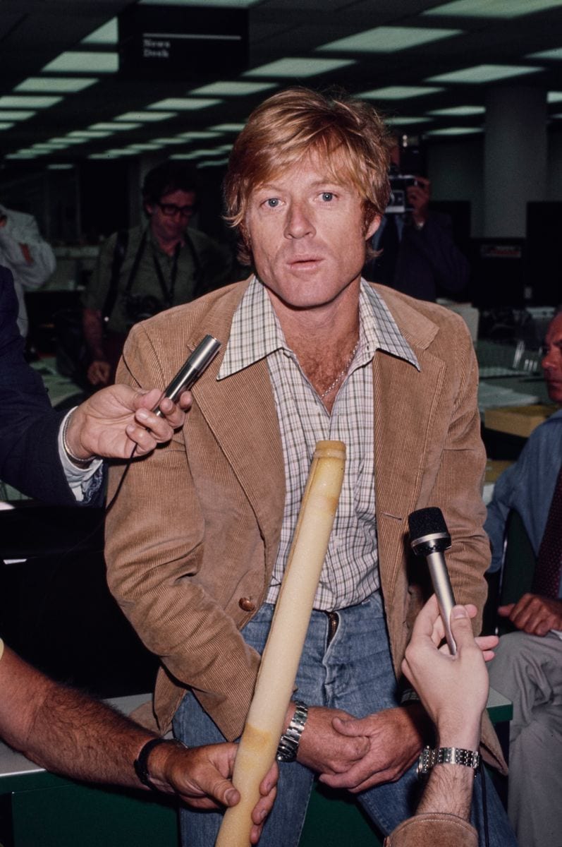 Robert Redford gives a press conference on the set of Alan J. Pakula's film "All the President's Men"