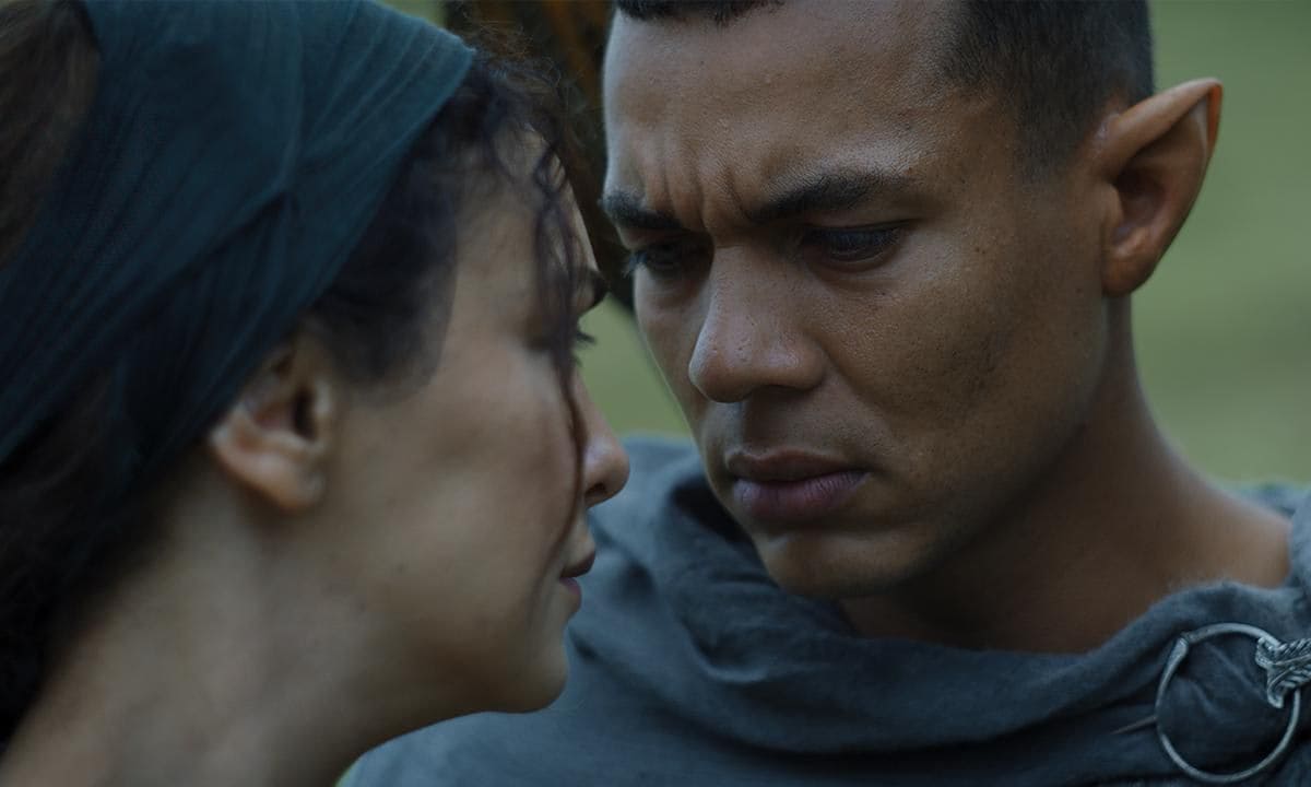 Nazanin Boniadi as “Bronwyn”; Ismael Cruz Córdova as “Arondir”