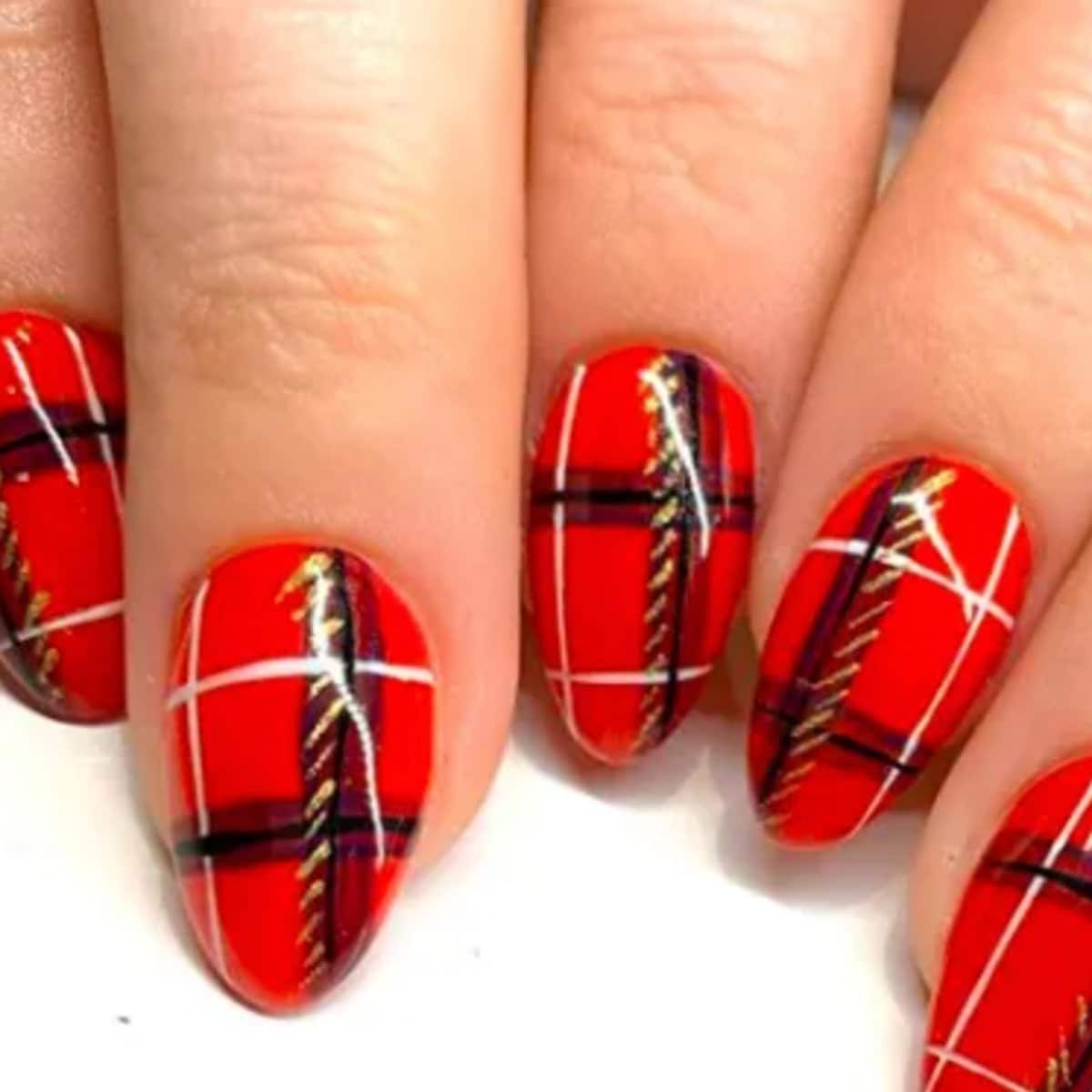 Ten Christmas-inspired nail art you might wish you could wear the whole year