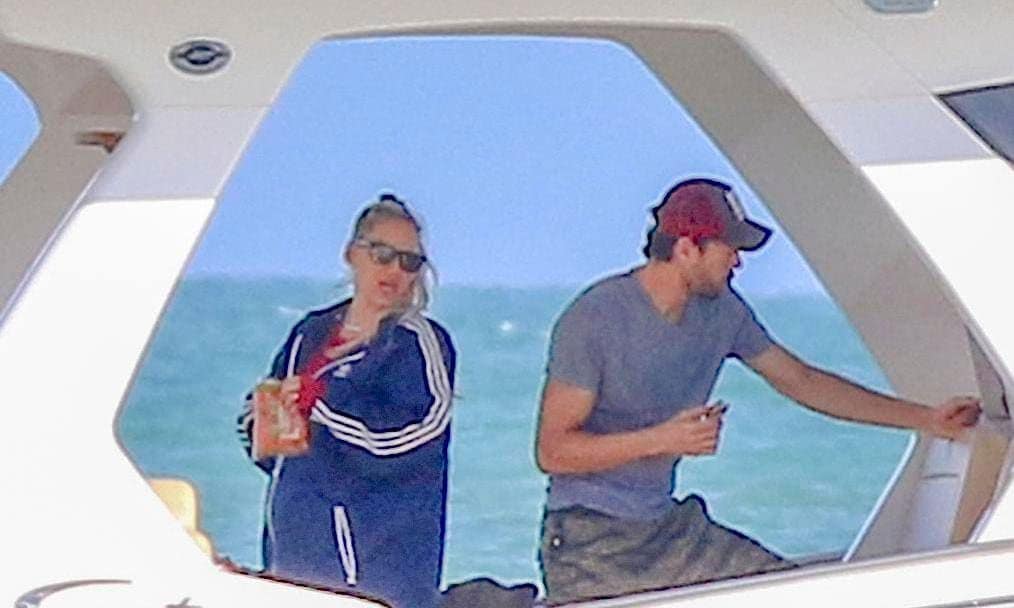 Anna Kournikova and Enrique Iglesias on a yacht in Miami