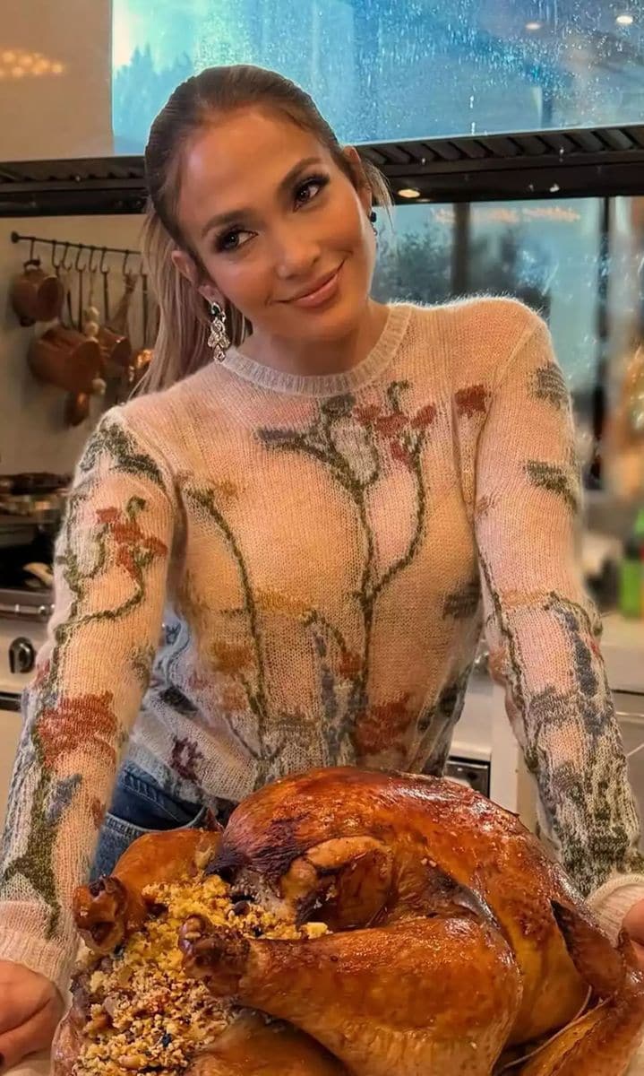 Jennifer Lopez features her Turkey on Thanksgiving 2024