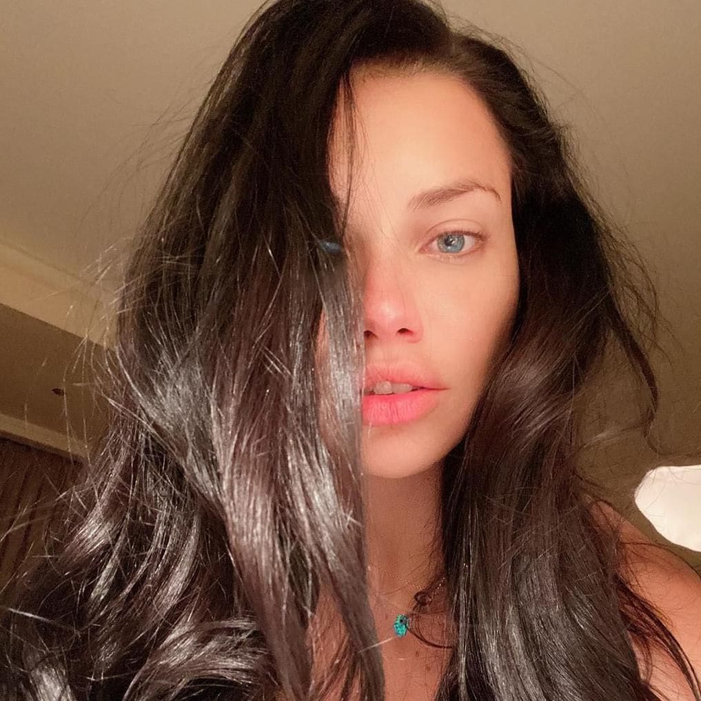 Adriana Lima makeup free selfie