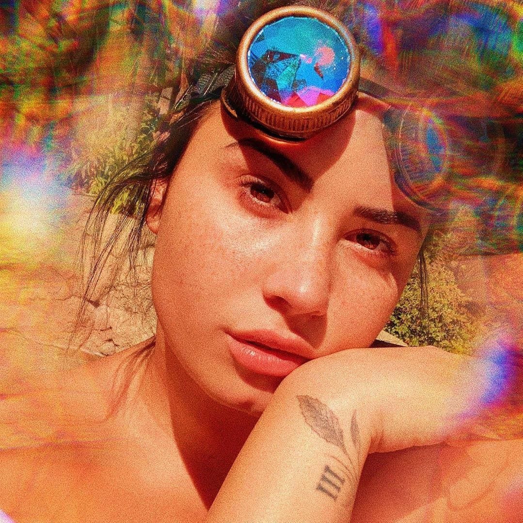 Demi Lovato makeup free pictures