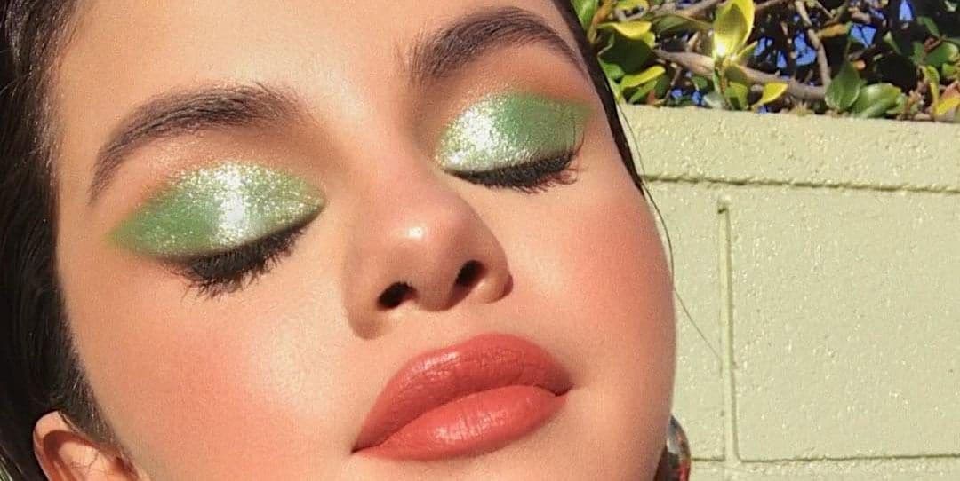 Selena gomez green eye shadow