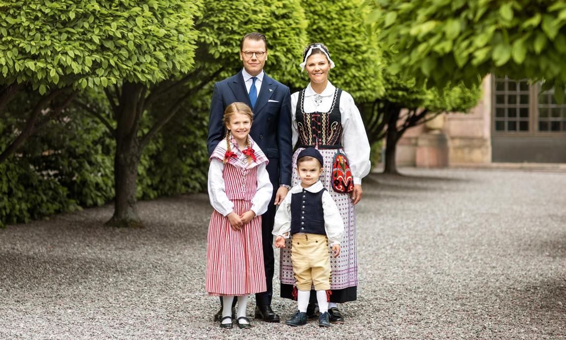 Crown Princess Victoria, Princess Estelle and Prince Oscar dressed up in folk costumes from their respective duchies