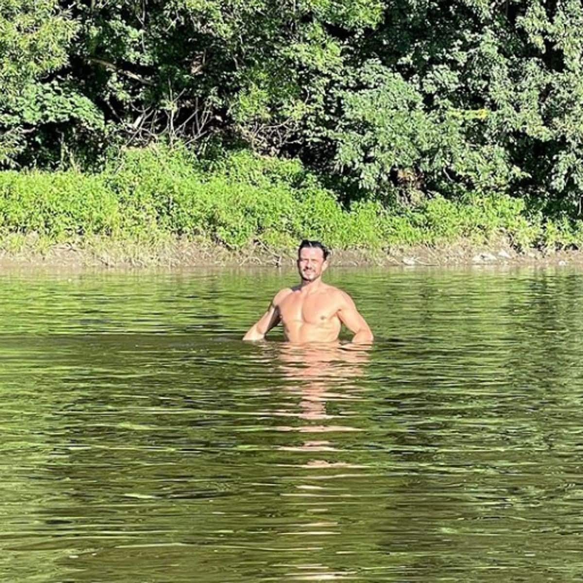 Orlando Bloom skinny dipping