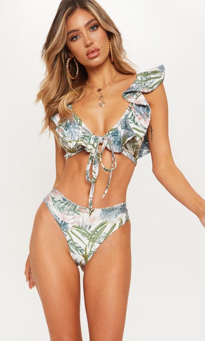 Bikini in a leaf print with ruffled top and high-waist bottom from Pretty Little Thing