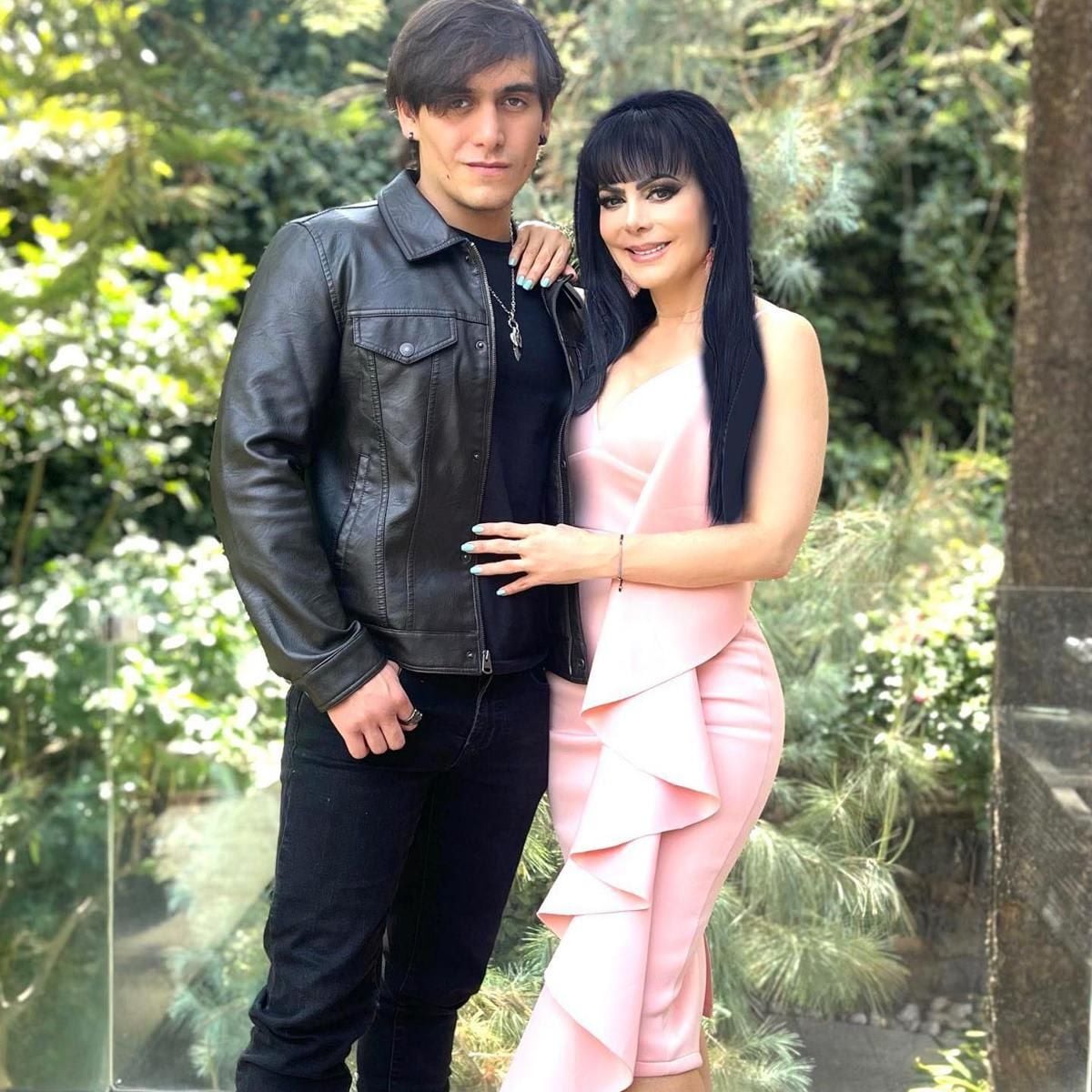 Maribel shared a photo with her son, Julián Figueroa