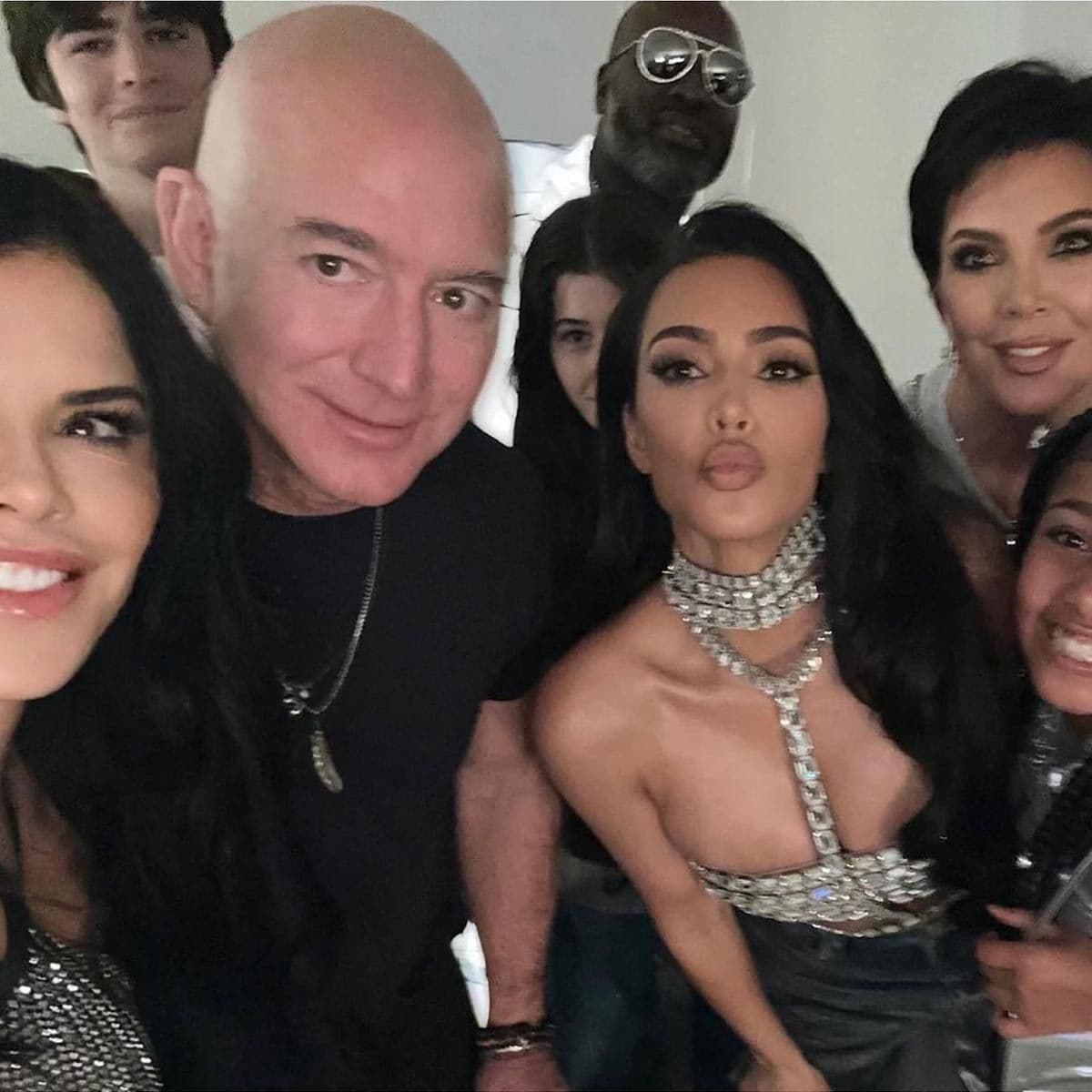 Lauren Sanchez y Jeff Bezos con las Kardashian