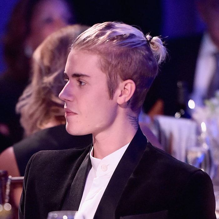 <a href="https://us.hellomagazine.com/tags/1/justin-bieber/"><strong>Justin Bieber</strong></a>'s barely there bun at the fifth annual Sean Penn & Friends HELP HAITI HOME Gala had us going <i>baby, baby, baby oh!</i>
<br>
Photo: Alberto E. Rodriguez/Getty Images for J/P HRO