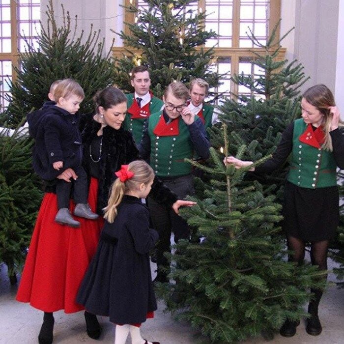 <b>Swedish Royals</b>
<a href="https://us.hellomagazine.com/tags/1/crown-princess-victoria/"><strong>Crown Princess Victoria</strong></a> of Sweden had two special elves help welcome Stockholm Royal Palace's Christmas trees on Thursday, December 14. The future Queen was joined by her young children Princess Estelle, five, and Prince Oscar, one.
The engagement marked Oscar's first time participating in the holiday tradition. Estelle, who helped her mother accept multiple trees last year, first participated in the Swedish tradition in 2013 when she was also one-years-old.
Victoria and her children received Christmas trees from students at the master's program at the Swedish University of Agricultural Sciences. The university has presented Christmas trees to the royal palace since the late 1960s. Oscar adorably shook hands with one of the students, while inspecting trees with his mom and sister.
The 40-year-old royal and her kids looked festive for the engagement. Victoria donned a vibrant red full skirt, black top and black coat. Estelle coordinated with her mother wearing a red dress and matching hair bow, along with a black coat, white tights and Mary Janes. Meanwhile little Oscar looked sharp in a button down shirt, vest and trousers.
Photo: Kungahuset.se