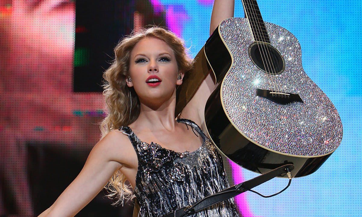 Taylor Swift "Fearless Tour" At Madison Square Garden   Opening Act