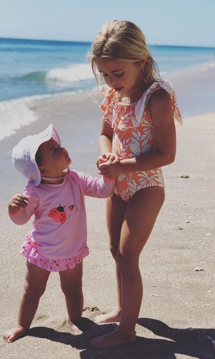 Princess Madeleine's daughters Leonore and Adrienne on the beach in Florida