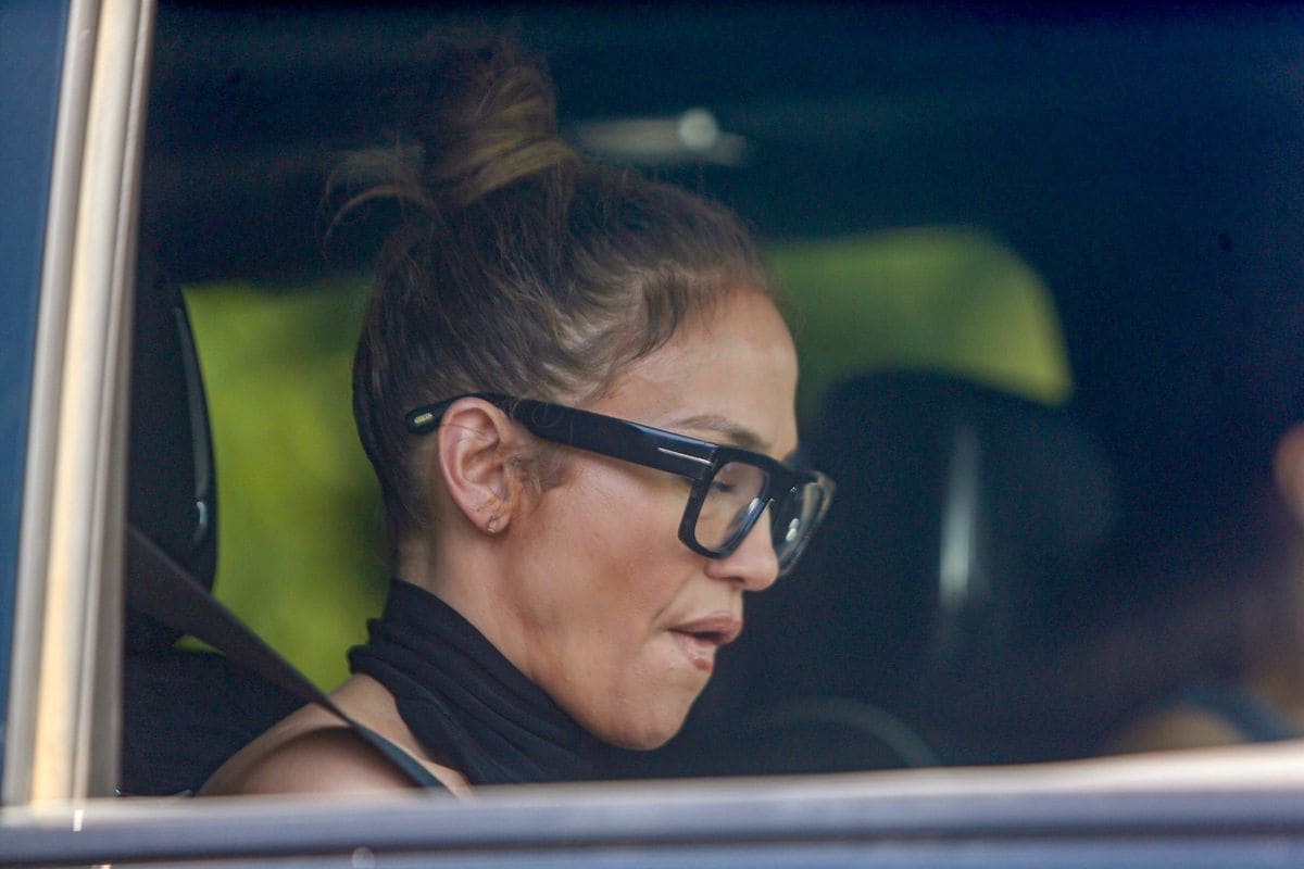Jennifer Lopez looked stressed and tense while texting and heading to Paramount Studios in Hollywood. She was last seen yesterday at Ben Affleck's Beverly Hills office, where she spent a few hours before getting picked up by her driver. 