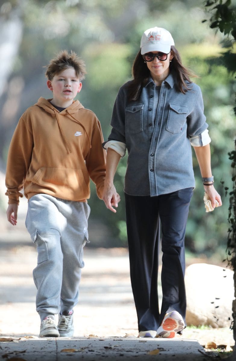 Jennifer Garner & her son Samuel Affleck go on a sweet mother-son outing