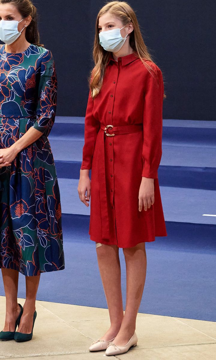 Infanta Sofia made a colorful splash at the audience wearing a red belted shirtdress from Mango, which she paired with Pretty Ballerinas flats.